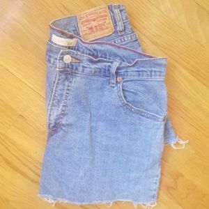 Levi cut off jean shorts
